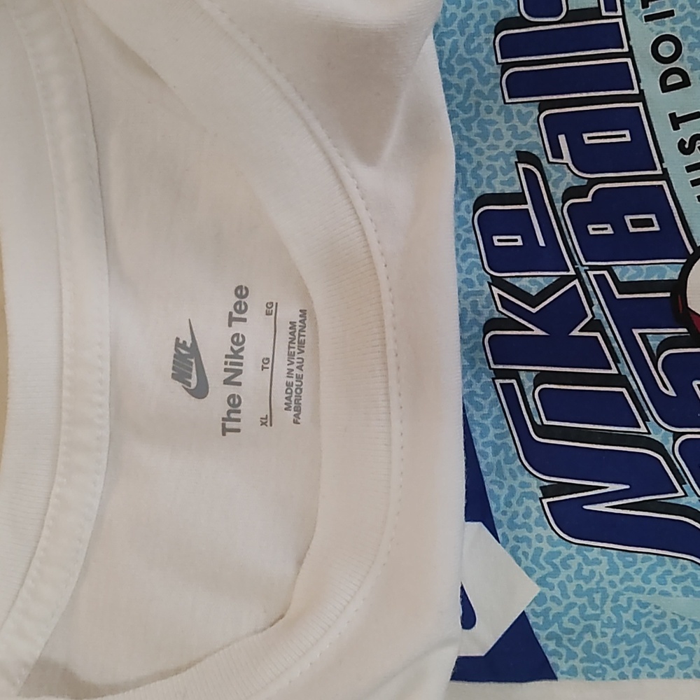 Nike Tee - Picture 3 of 4